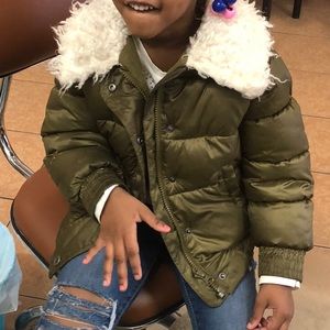 SOLD - Gap down puffer coat - olive